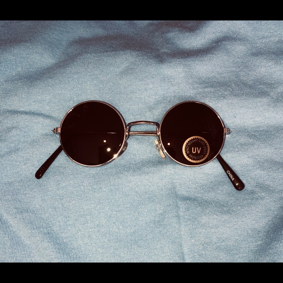 Accessories - Brand New Circle Frame Woodstock-look sunglasses